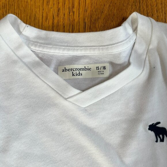 Boys abercrombie kids t-shirts - Size 15/16 - two shirts - Picture 4 of 7